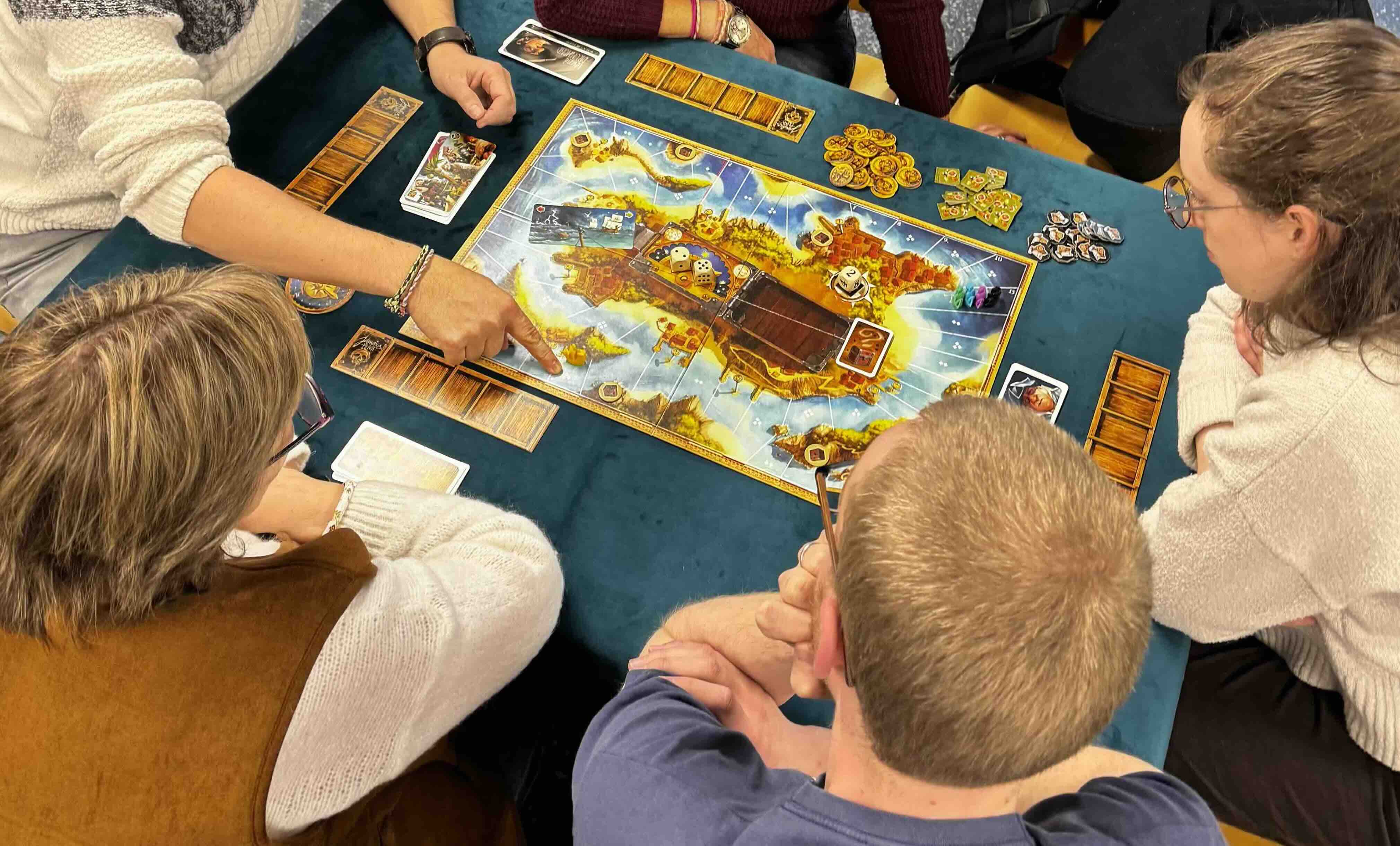 Une règle de jeu expliquée à des participants